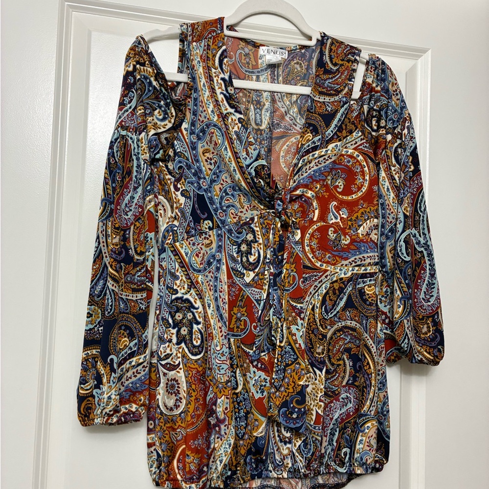 VENUS Colorful Paisley Cold Shoulder Blouse